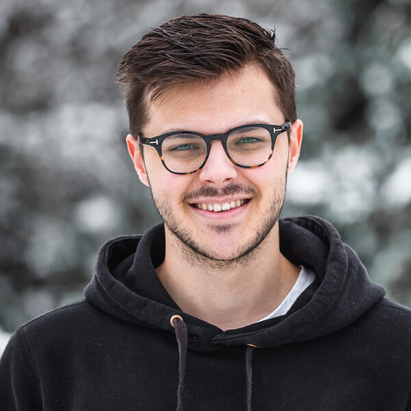 Eduardo Morales, Senior Broker